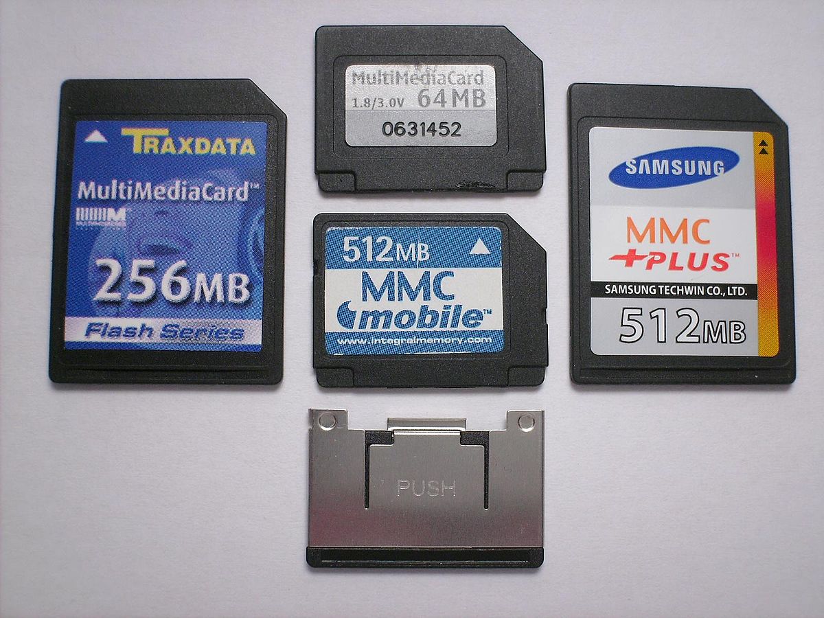 ../../_images/1200px-Four_MMC_cards_front1.jpg