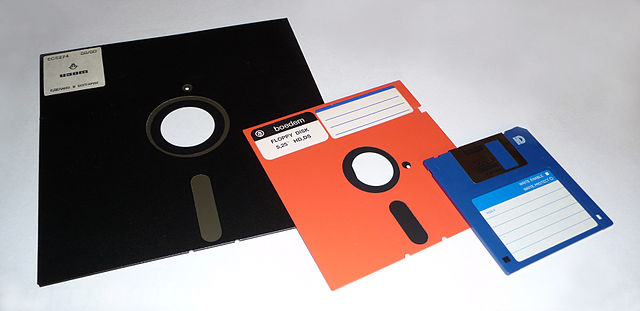 ../../_images/Floppy_disk_2009_G11.jpg